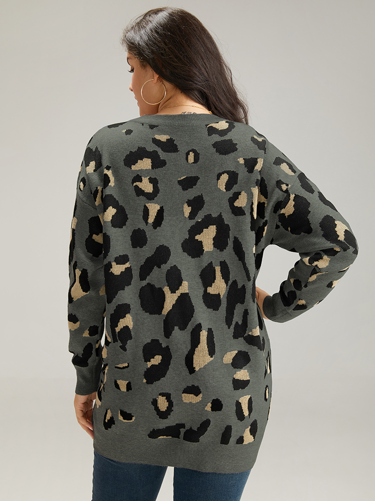 

Plus Size Anti-Pilling Leopard Elastic Cuffs Pullover DimGray Women Casual Loose Long Sleeve V-neck Dailywear Pullovers BloomChic