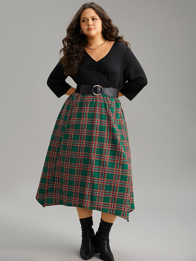 

Plus Size Plaid Contrast Patchwork Ruched Pocket Dress DarkGreen Women Elegant Ruched V-neck Elbow-length sleeve Curvy Midi Dress BloomChic