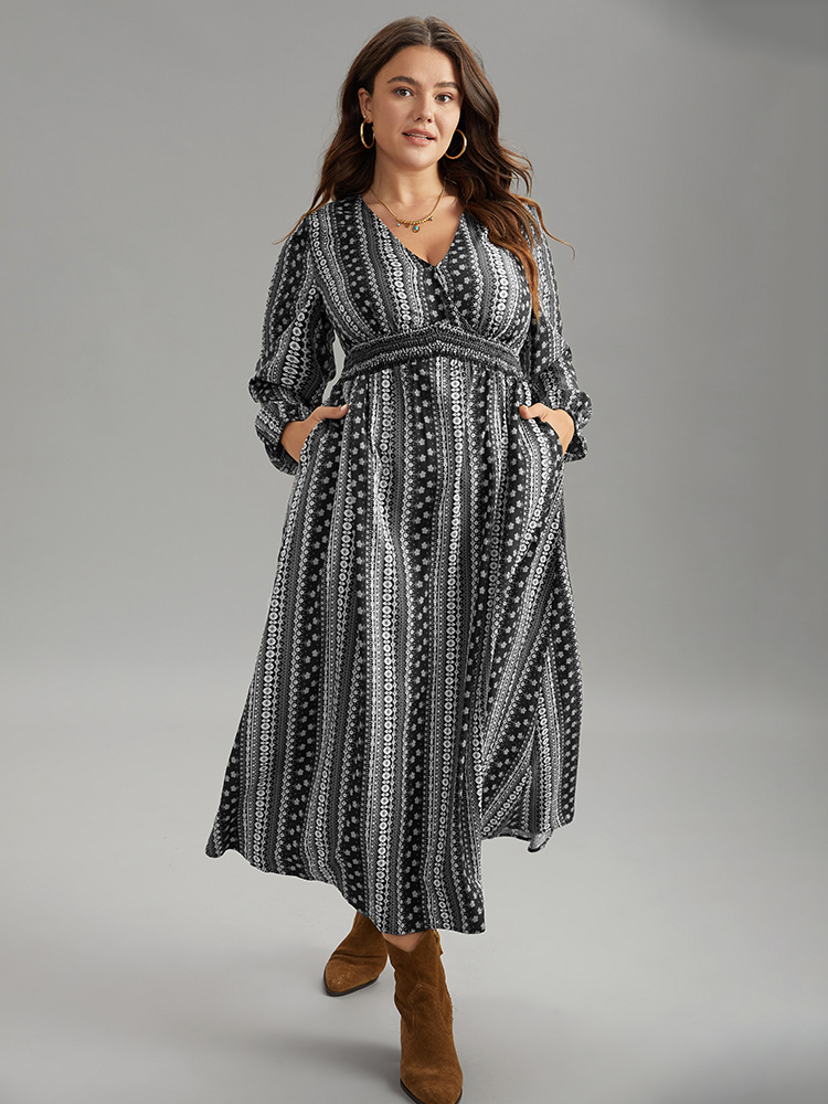 

Plus Size Bandana Print Wrap Shirred Dress BlackFlower Women Resort Elastic cuffs V-neck Long Sleeve Curvy Midi Dress BloomChic