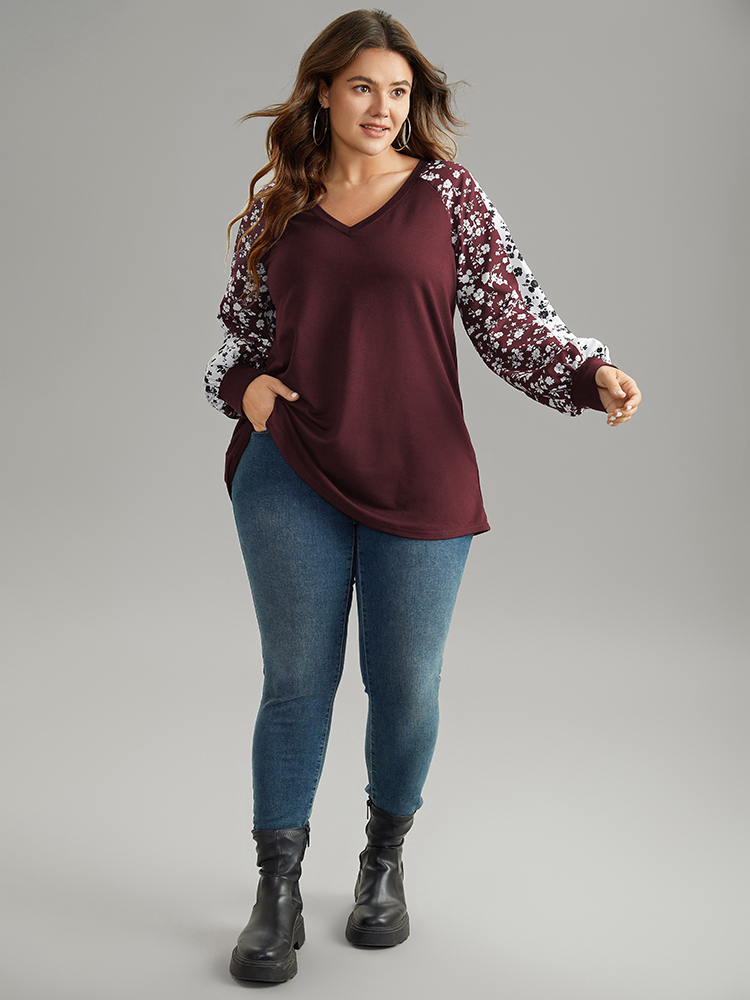 

Plus Size Ditsy Floral Contrast Raglan Sleeve Sweatshirt Women Burgundy Elegant Elastic cuffs V-neck Everyday Sweatshirts BloomChic