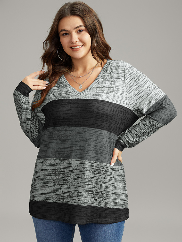 

Plus Size Striped Colorblock Contrast V Neck T-shirt Gray Women Casual Contrast Colorblock V-neck Everyday T-shirts BloomChic