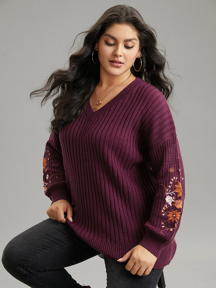 

Plus Size Floral Embroidered Plisse Drop Shoulder Pullover Burgundy Women Casual Loose Long Sleeve V-neck Dailywear Pullovers BloomChic