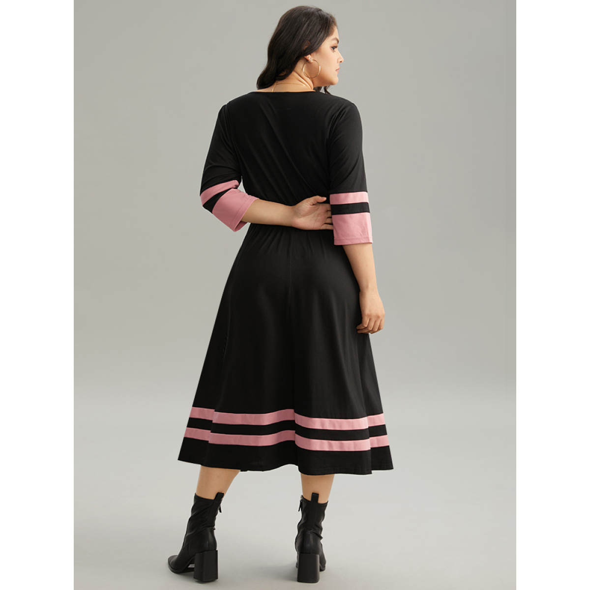 

Plus Size Colorblock Contrast Elastic Waist Pocket Belted Dress Black Women Belted V-neck Elbow-length sleeve Curvy Midi Dress BloomChic