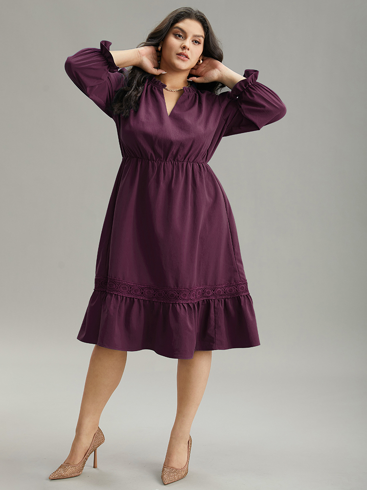 

Plus Size Solid Frill Trim Guipure Lace Flutter Sleeve Dress Burgundy Women At the Office Plain Notched collar Long Sleeve Curvy Midi Dress BloomChic