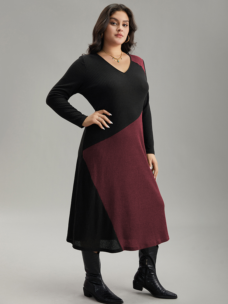 Plus Size Two Tone Patchwork V Neck Dress Burgundy Women Casual Patchwork V-neck Long Sleeve Curvy Midi Dress BloomChic 30/6X 