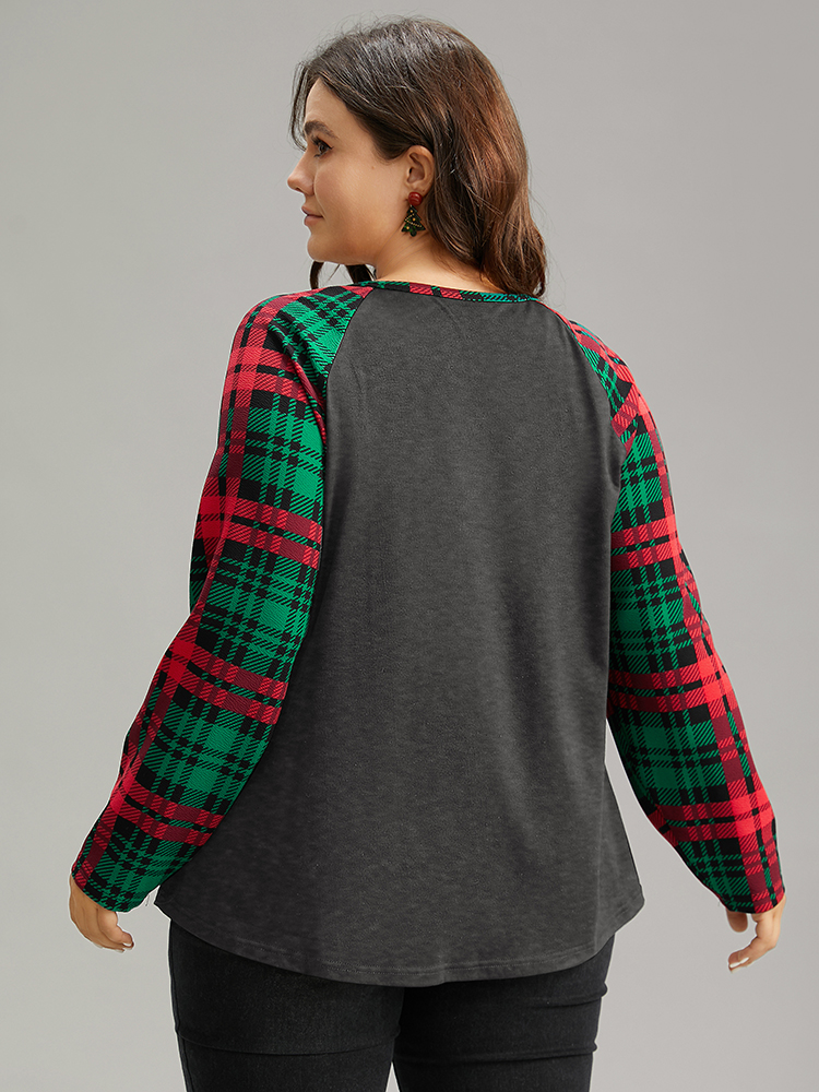 

Plus Size Plaid Contrast Notched Raglan Sleeve T-shirt Gray Women Casual Contrast Plaid Notched collar Festival-Christmas T-shirts BloomChic