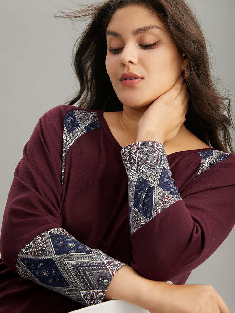 

Plus Size Bandana Print Patchwork Raglan Sleeve T-shirt Burgundy V-neck Long Sleeve Casual Jersey Tops