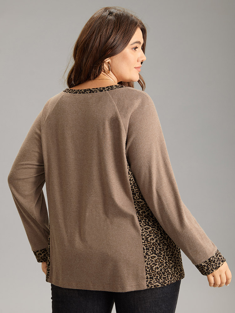 Plus Size Leopard Patchwork V Neck Raglan Sleeve T-shirt LightBrown Women Casual Contrast Leopard V-neck Dailywear T-shirts BloomChic 14-16/1X 