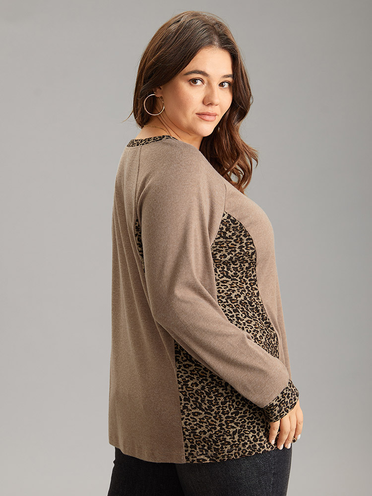 Plus Size Leopard Patchwork V Neck Raglan Sleeve T-shirt LightBrown Women Casual Contrast Leopard V-neck Dailywear T-shirts BloomChic 14-16/1X 