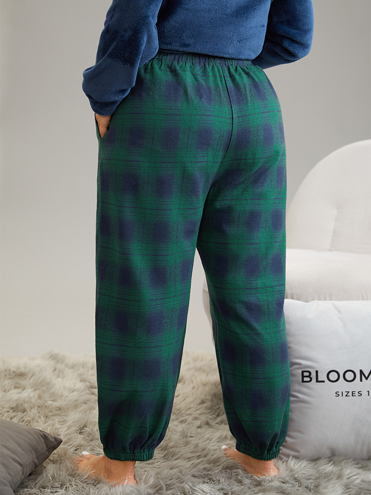 Plus Size Loungewear | Plaid Elastic Waist Pocket Carrot Sleep Bottoms | BloomChic 