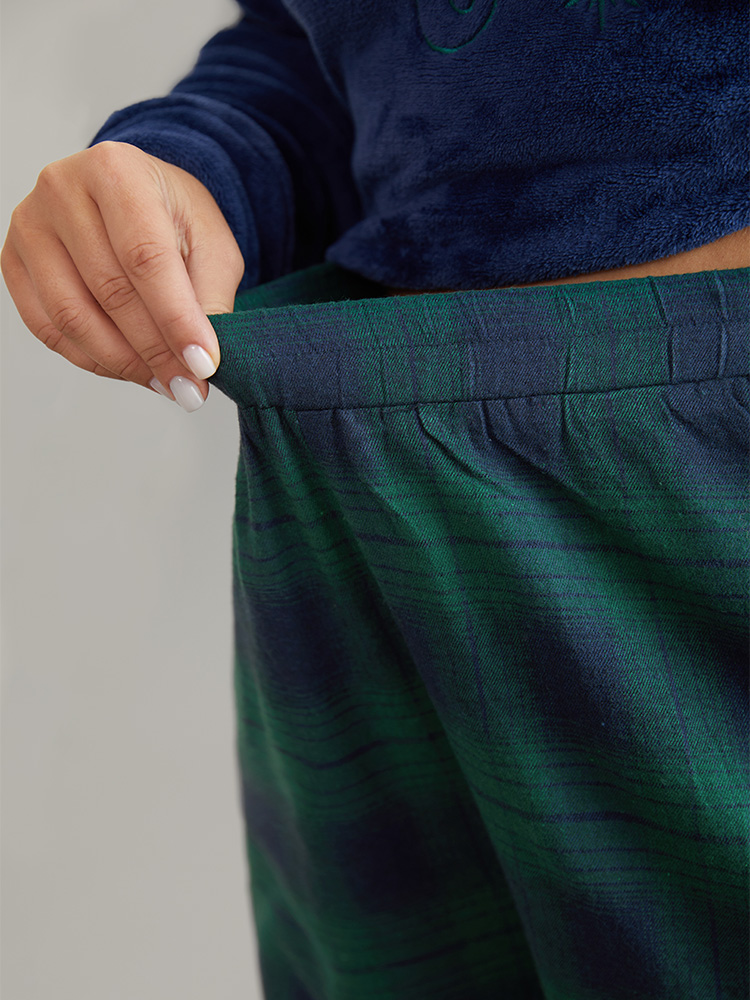 Plus Size Loungewear | Plaid Elastic Waist Pocket Carrot Sleep Bottoms | BloomChic 