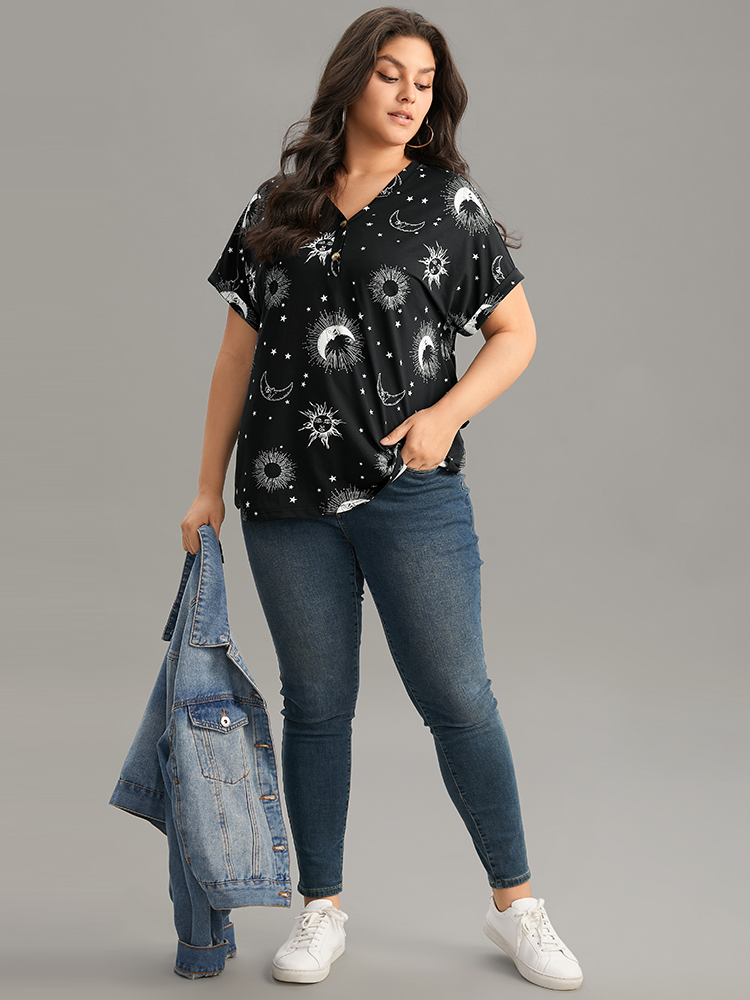 Plus Size Horoscope Print V Neck Cuffed Dolman Sleeve T-shirt Black Women Casual Printed Tarot elements V-neck Dailywear T-shirts BloomChic 12/L 