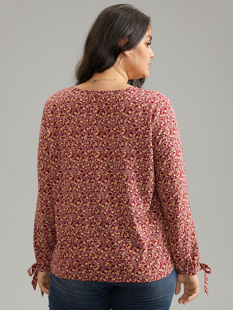 Plus Size Scarlet Ditsy Floral Ties V Neck Pleated Blouse Women Elegant Long Sleeve V-neck Dailywear Blouses BloomChic 22-24/3X 