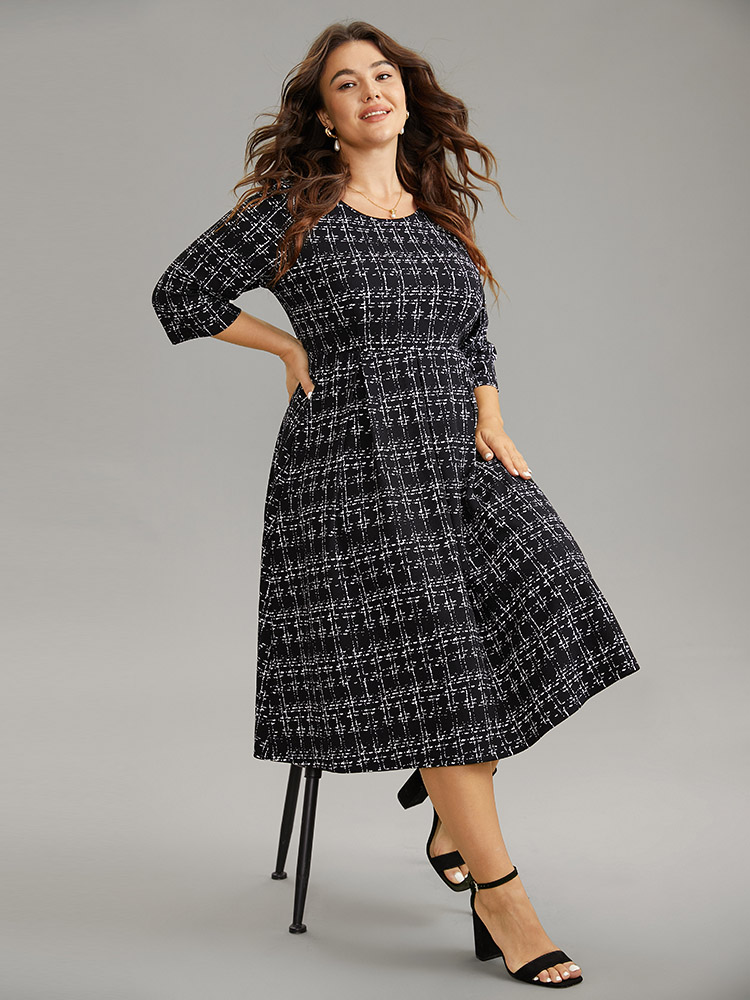 

Plus Size Geometric Elastic Waist Round Neck Cropped Dress Black Women At the Office Printed Round Neck Elbow-length sleeve Curvy Midi Dress BloomChic