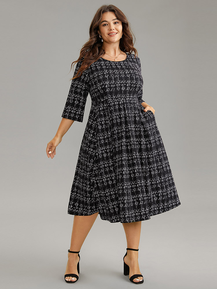 

Plus Size Geometric Elastic Waist Round Neck Cropped Dress Black Women At the Office Printed Round Neck Elbow-length sleeve Curvy Midi Dress BloomChic