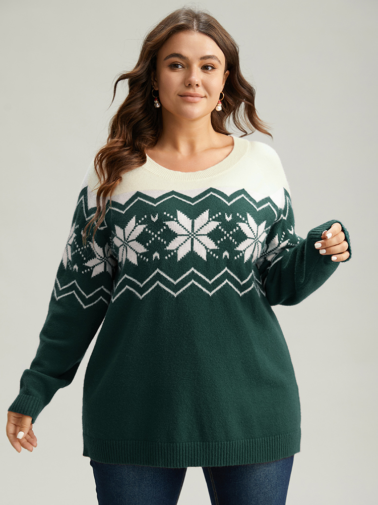 

Plus Size Supersoft Essentials Snowflake Colorblock Pullover DarkGreen Women Casual Loose Long Sleeve Round Neck Festival-Christmas Pullovers BloomChic