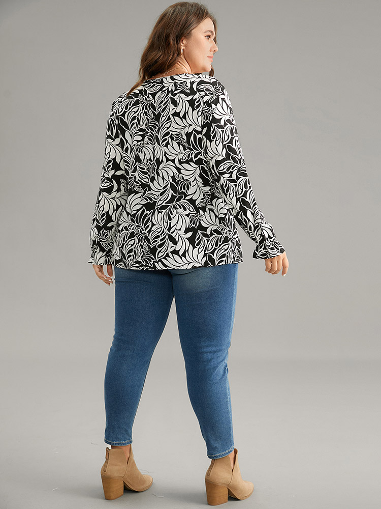 

Plus Size Black Silhouette Floral Print Contrast Webbing Blouse Women Vacation Long Sleeve V-neck Vacation Blouses BloomChic