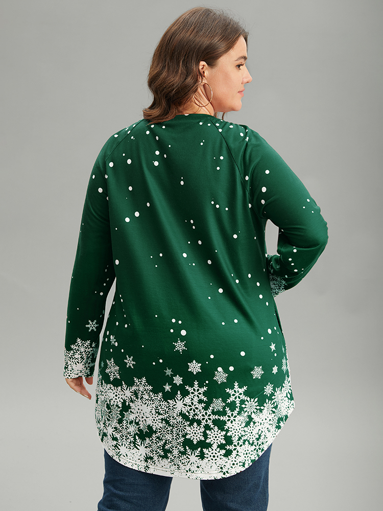 

Plus Size Christmas Snowflake Raglan Sleeve High Low Hem T-shirt Green Women Casual Printed Graphic-Christmas Round Neck Festival-Christmas T-shirts BloomChic