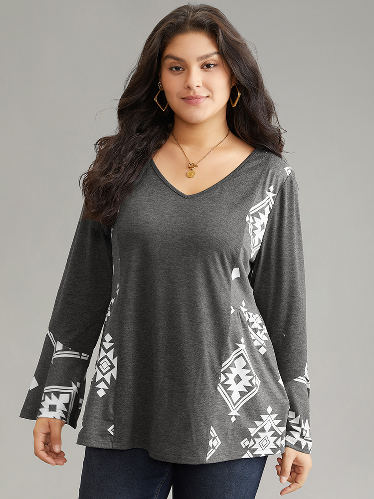 

Plus Size Floral Print Bell Sleeve V Neck T-shirt DarkGray V-neck Long Sleeve Casual Jersey Tops