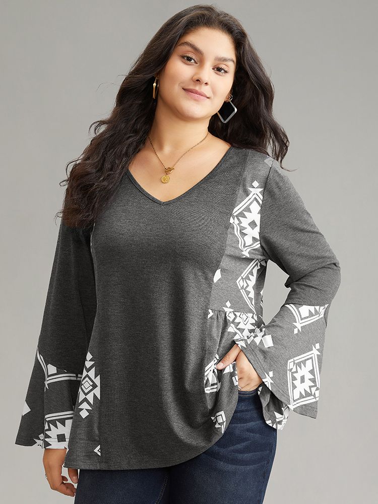 

Plus Size Floral Print Bell Sleeve V Neck T-shirt DarkGray V-neck Long Sleeve Casual Jersey Tops