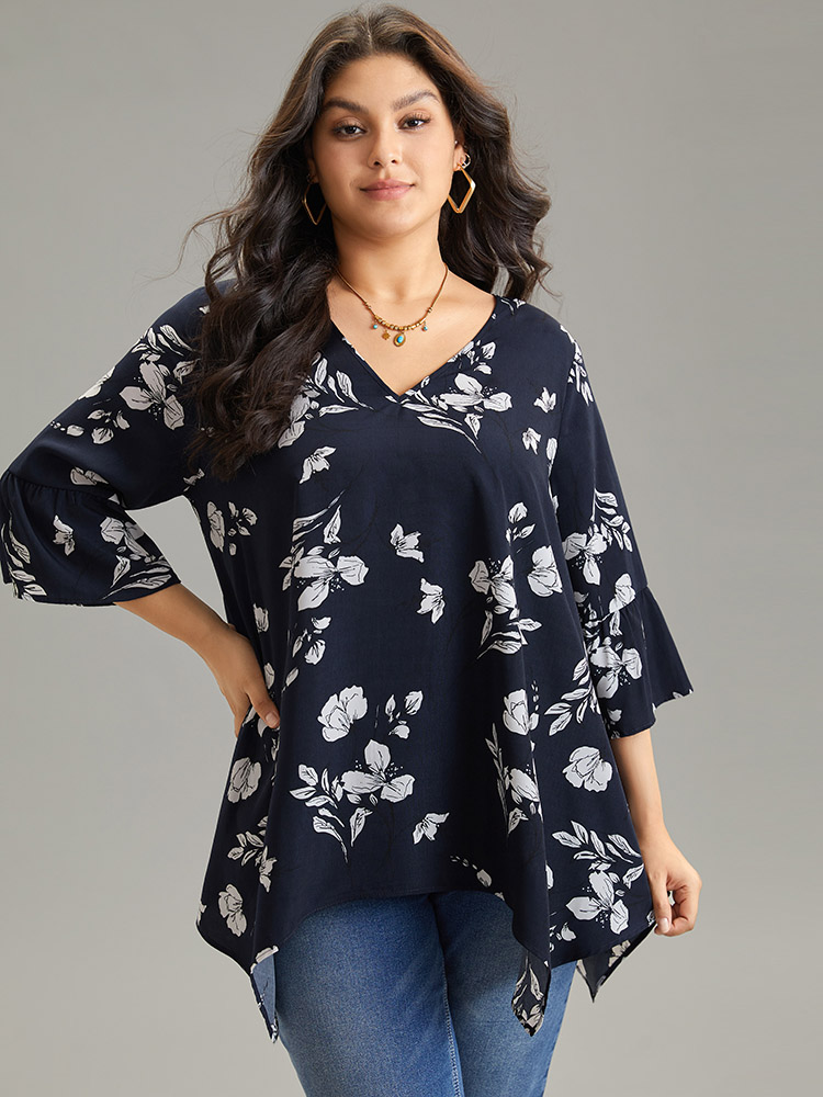 

Plus Size Indigo Silhouette Floral Print Hanky Hem Blouse Women Elegant Elbow-length sleeve Round Neck Vacation Blouses BloomChic