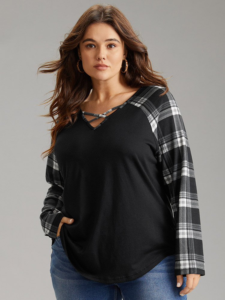 

Plus Size Plaid Patchwork Raglan Sleeve Crisscross T-shirt Black Women Casual Patchwork Plaid V-neck Dailywear T-shirts BloomChic