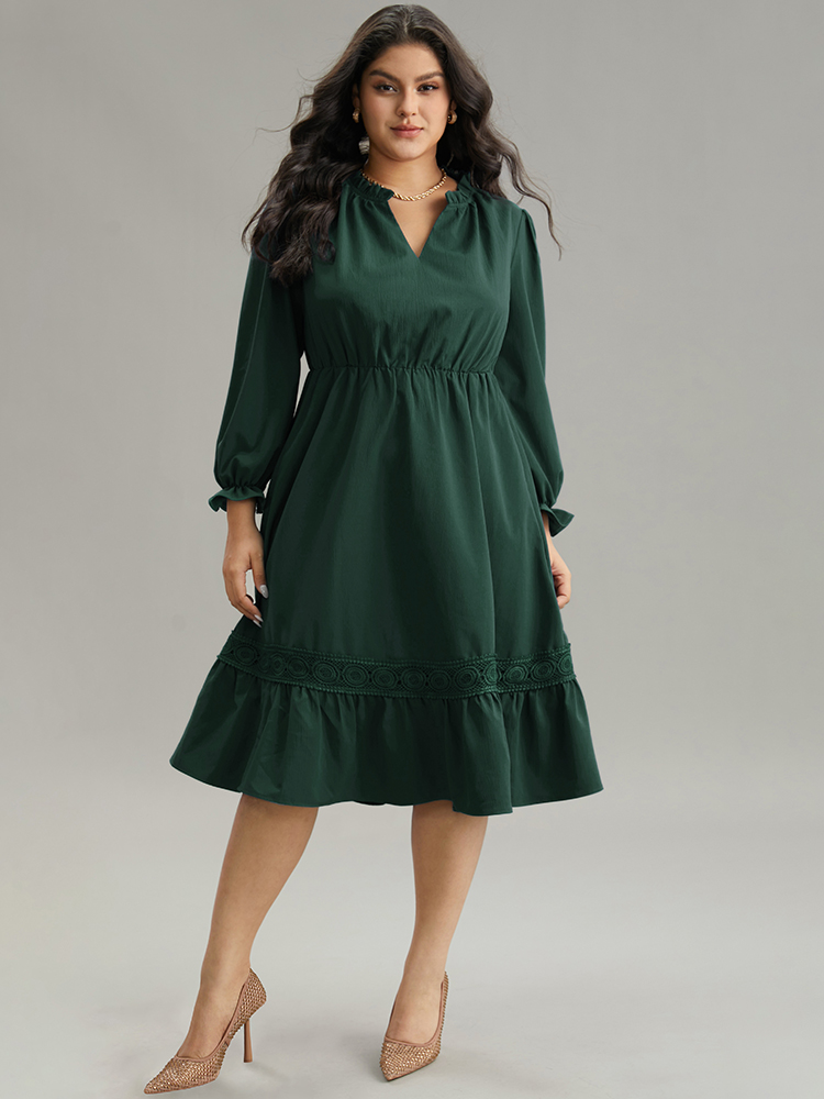 

Plus Size Solid Frill Trim Guipure Lace Flutter Sleeve Dress DarkGreen Women At the Office Plain Notched collar Long Sleeve Curvy Midi Dress BloomChic