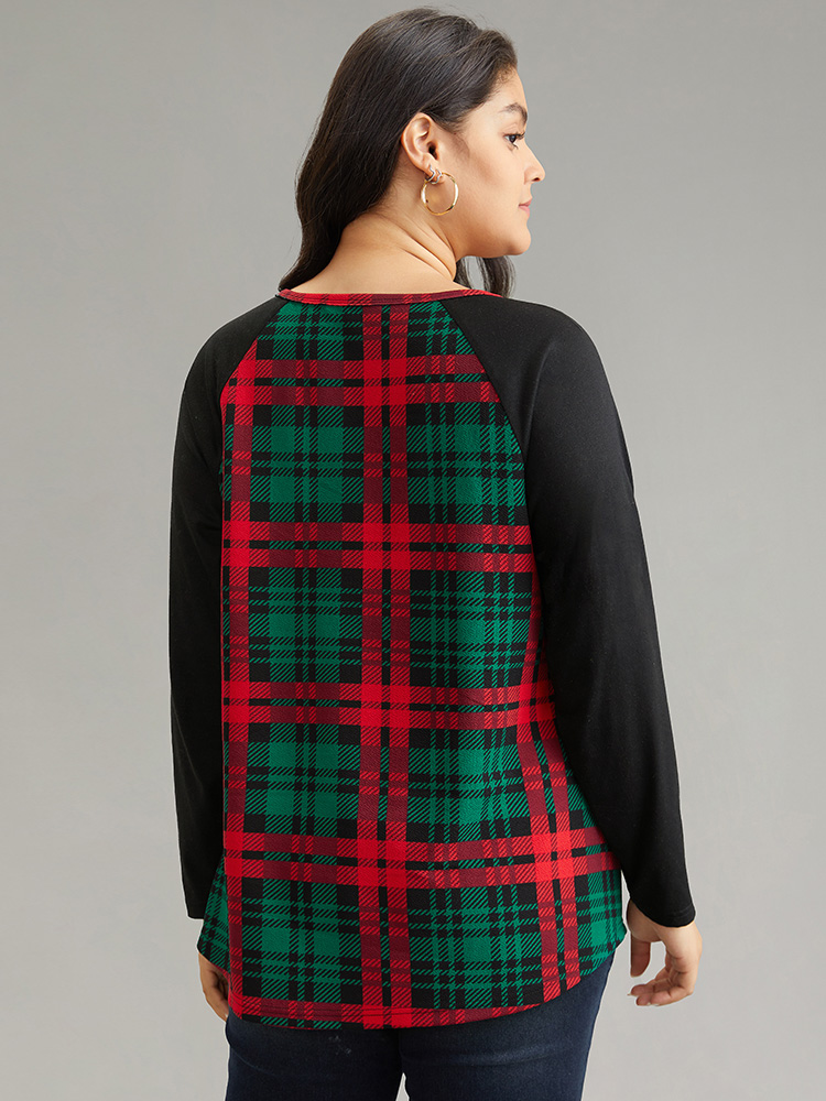 

Plus Size Plaid Contrast Notched Raglan Sleeve T-shirt Green Women Casual Contrast Plaid Notched collar Festival-Christmas T-shirts BloomChic