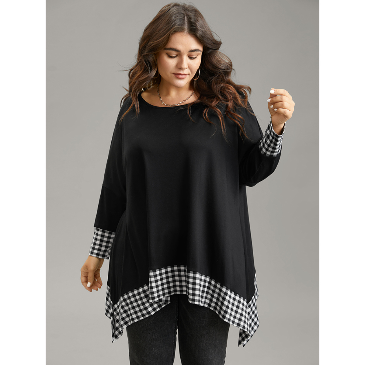 

Plus Size Plaid Patchwork Hanky Hem T-shirt Black Women Casual Patchwork Gingham Round Neck Loose Everyday T-shirts BloomChic