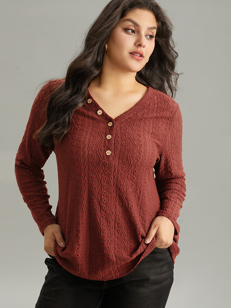 

Plus Size Broderie Anglaise Button Detail Jacquard T-shirt Raspberry Women Elegant Texture Plain V-neck Dailywear T-shirts BloomChic