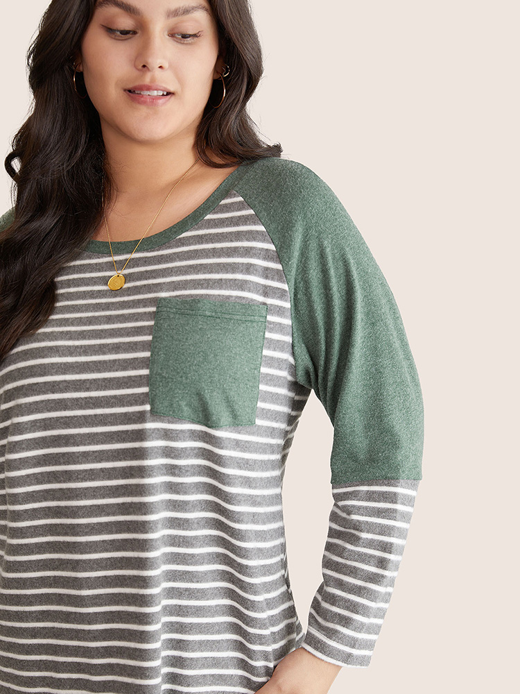 

Plus Size Patchwork Striped Patched Pocket Raglan Sleeve T-shirt Green Women Casual Contrast Striped Round Neck Dailywear T-shirts BloomChic