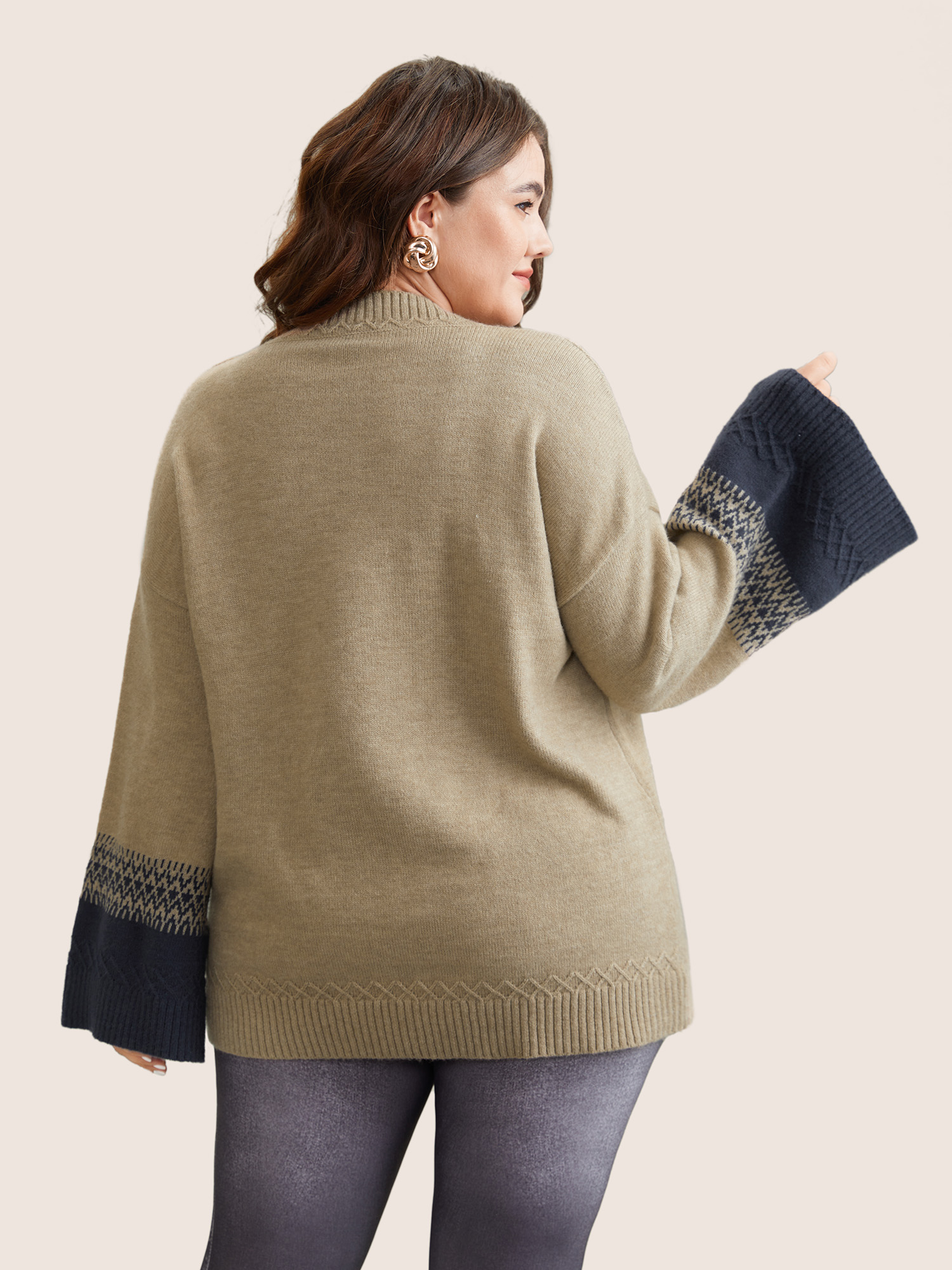 

Plus Size Supersoft Essentials Contrast Bell Sleeve Pullover Tan Women Casual Loose Long Sleeve V-neck Dailywear Pullovers BloomChic