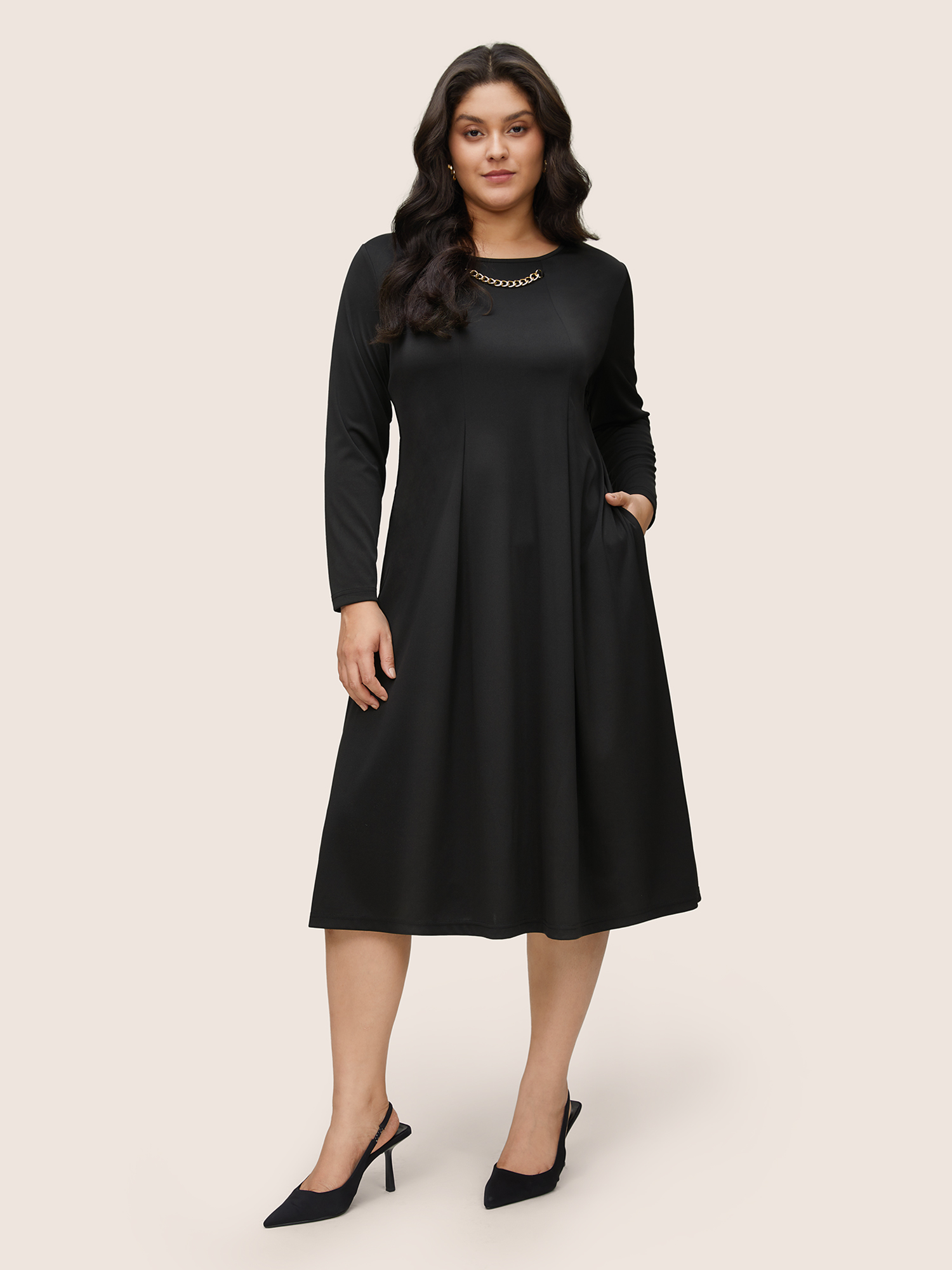 Plus Size Solid Metal Chain Detail Pocket Plicated Dress Black Women Office Plain Round Neck Long Sleeve Curvy Midi Dress BloomChic 12/L 