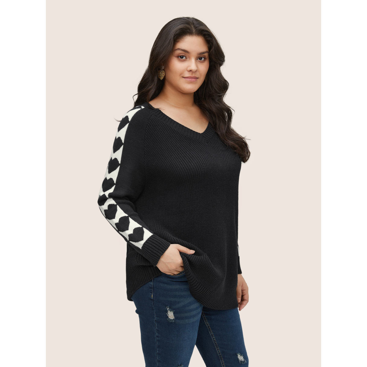 

Plus Size Supersoft Essentials Heart Patchwork V Neck Raglan Sleeve Pullover Black Women Casual Loose Long Sleeve V-neck Dailywear Pullovers BloomChic