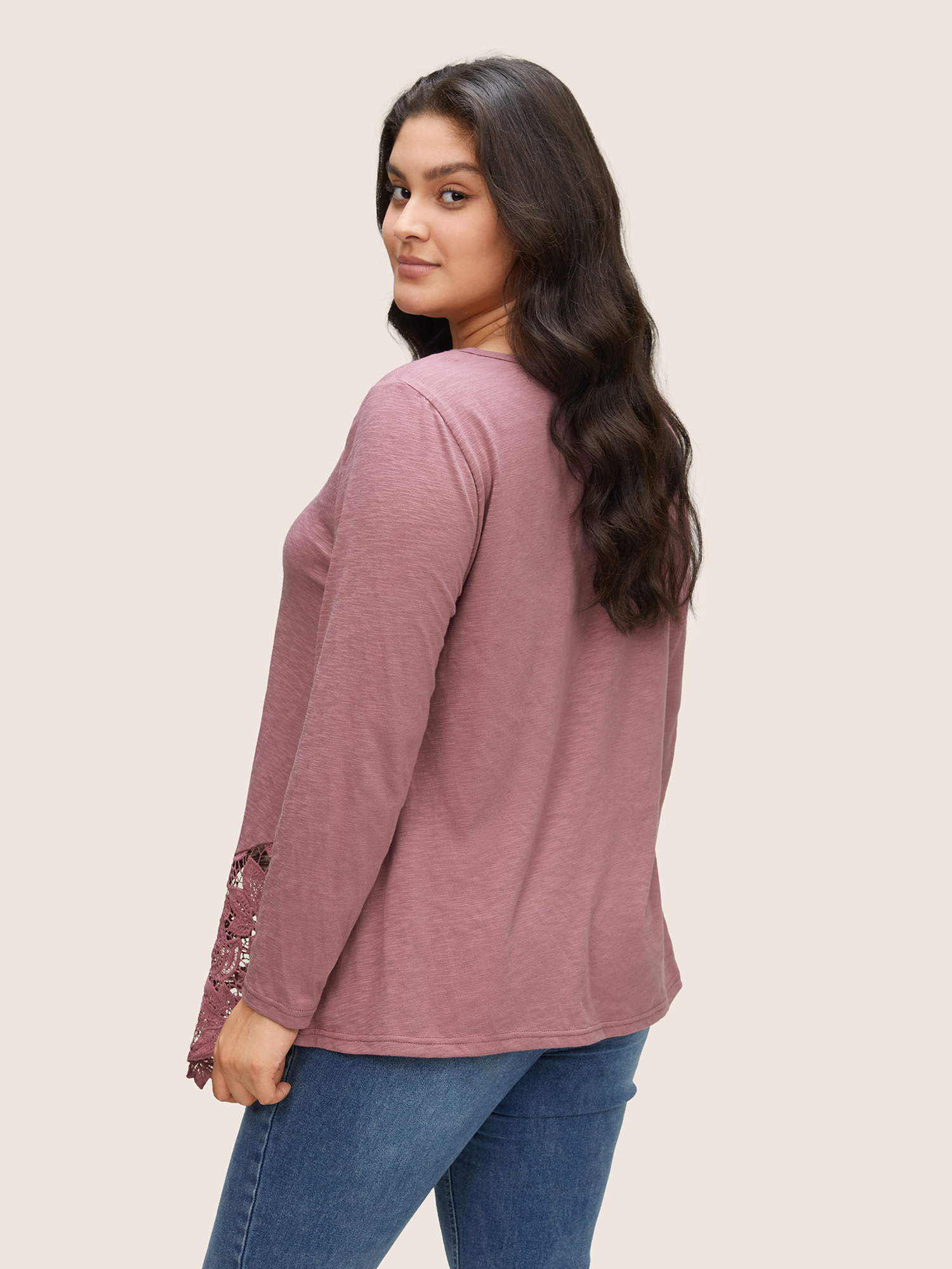 

Plus Size Lace Patchwork Asymmetrical Hem T-shirt DustyPink Round Neck Long Sleeve Elegant Jersey Tops