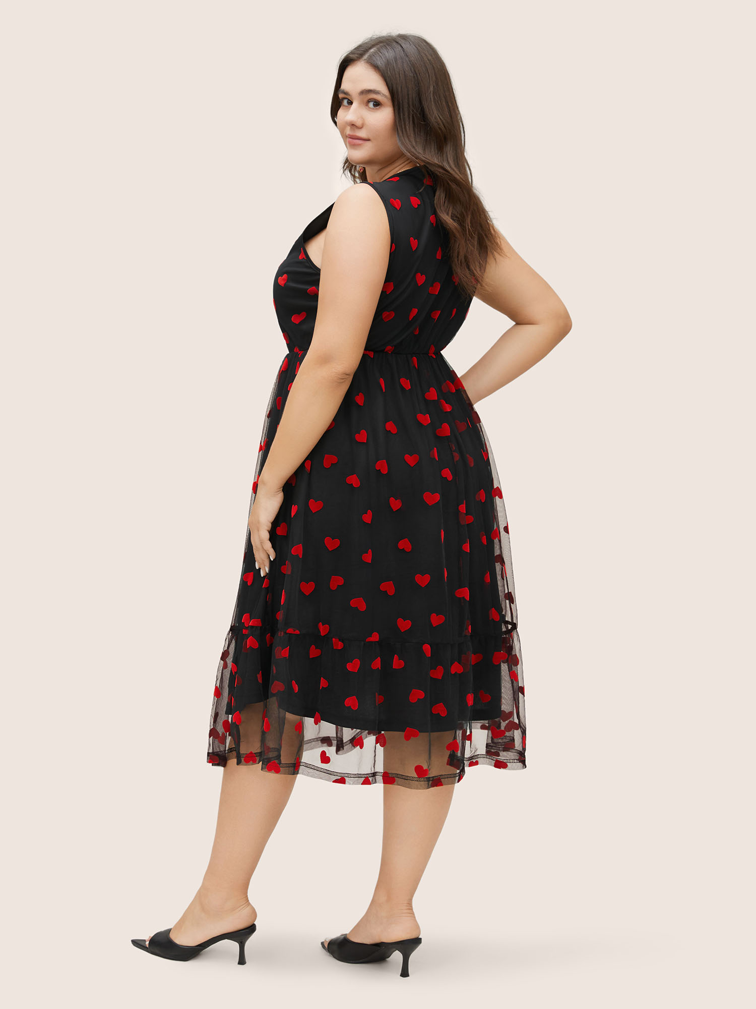 

Plus Size Mesh Heart Graphic Pocket Tank Dress Black Women Cocktail Non V-neck Sleeveless Curvy Midi Dress BloomChic