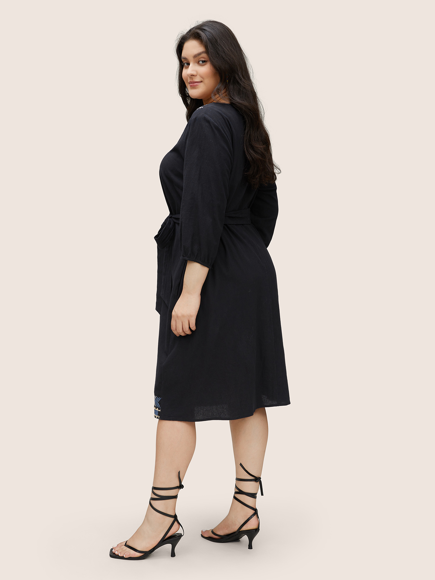 

Plus Size Graphic Embroidered Belted Elastic Cuffs Dress Black Women Resort Non V-neck Elbow-length sleeve Curvy Midi Dress BloomChic