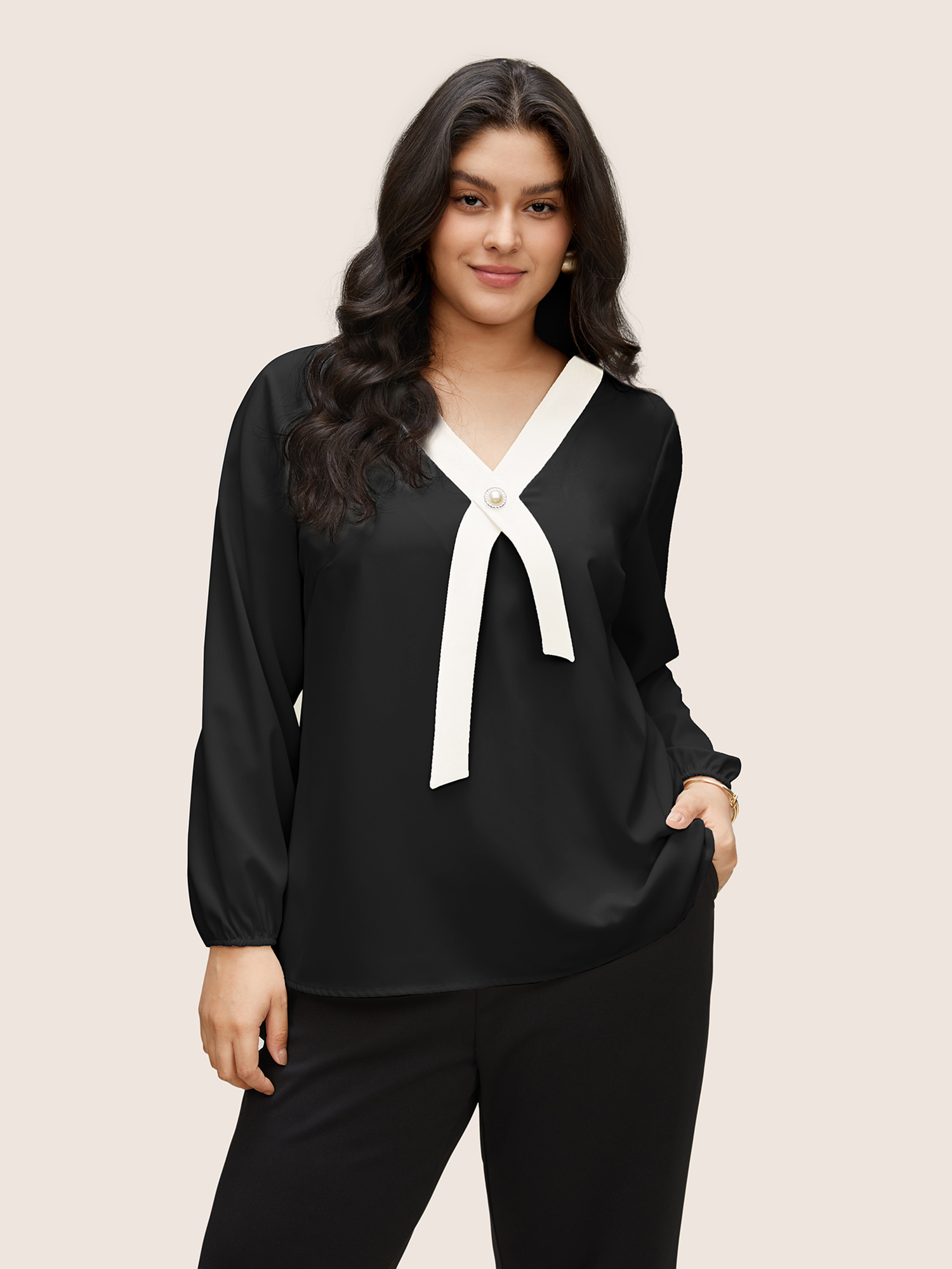 

Plus Size Black Contrast Pearl Decor Tie Decoration Blouse Women At the Office Long Sleeve V-neck Work Blouses BloomChic