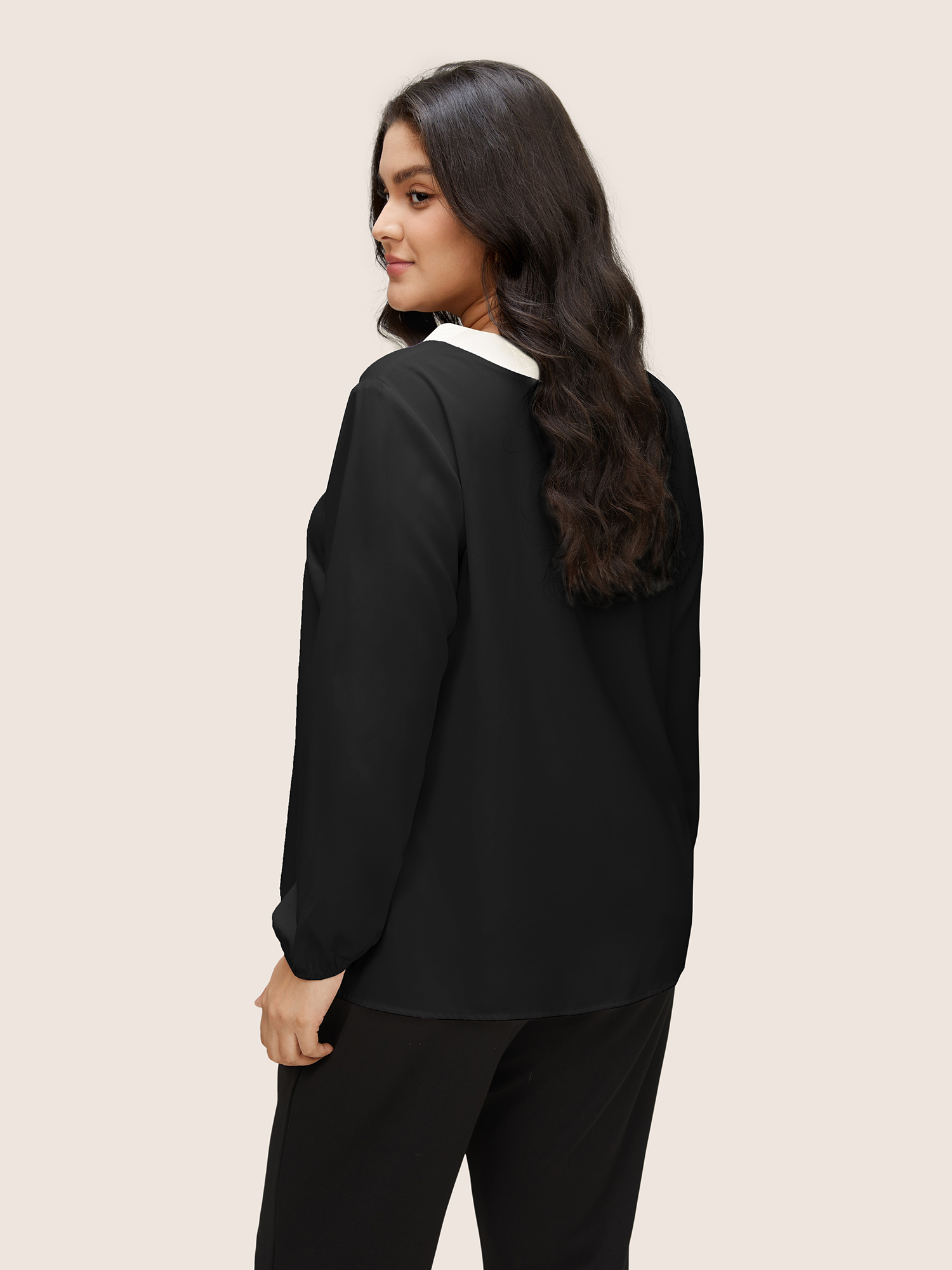 

Plus Size Black Contrast Pearl Decor Tie Decoration Blouse Women At the Office Long Sleeve V-neck Work Blouses BloomChic