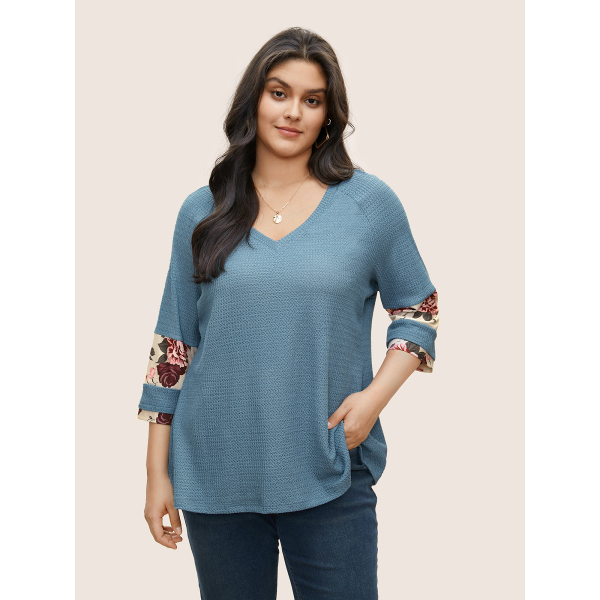 

Plus Size Textured Patchwork Floral Raglan Sleeve T-shirt Stone Women Resort Texture Floral V-neck Vacation T-shirts BloomChic