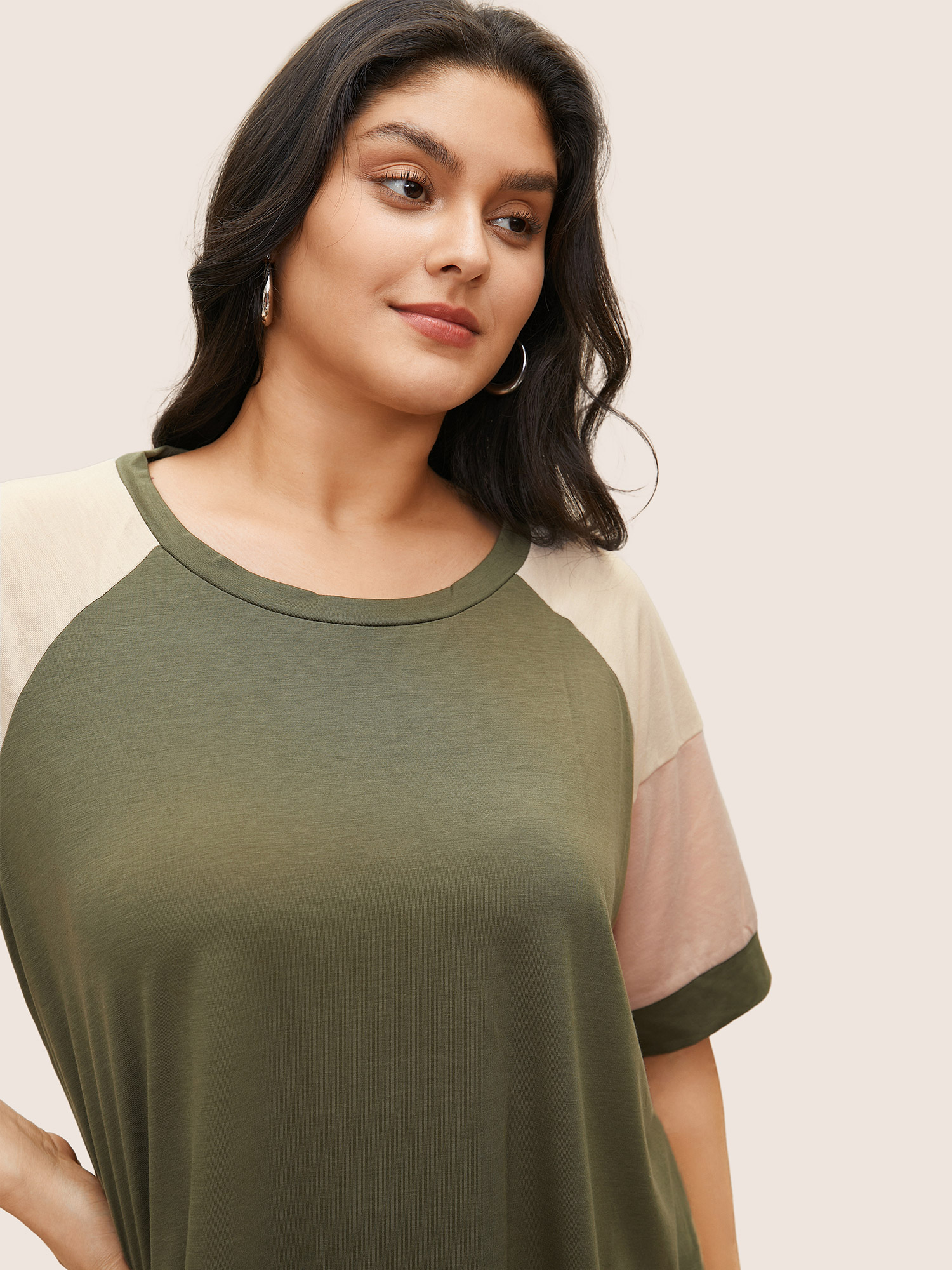 

Plus Size Colorblock Contrast Crew Neck Raglan Sleeve T-shirt ArmyGreen Women Casual Contrast Colorblock Round Neck Everyday T-shirts BloomChic