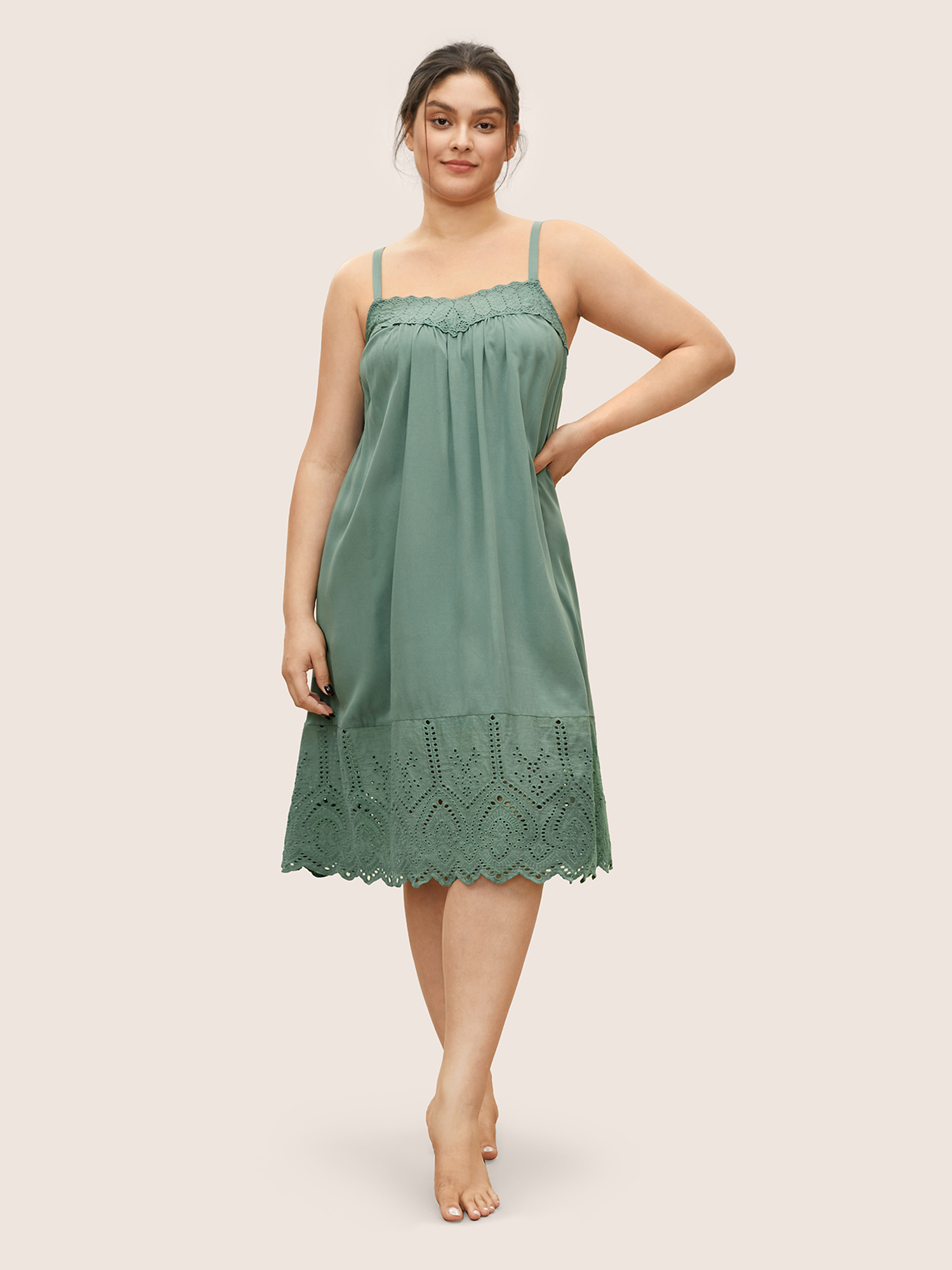 

Plus Size Plain Broderie Anglaise Adjustable Straps Sleep Dress Emerald Heart neckline Lounge Everyday  Bloomchic