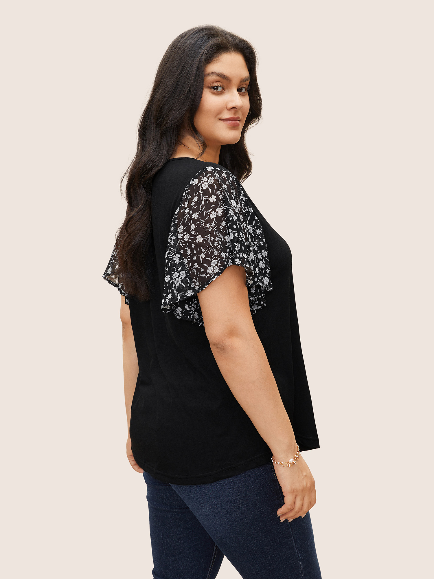 

Plus Size Ditsy Floral Ruffle Sleeve Round Neck T-shirt Black Women Elegant Ditsy Floral Round Neck Everyday T-shirts BloomChic