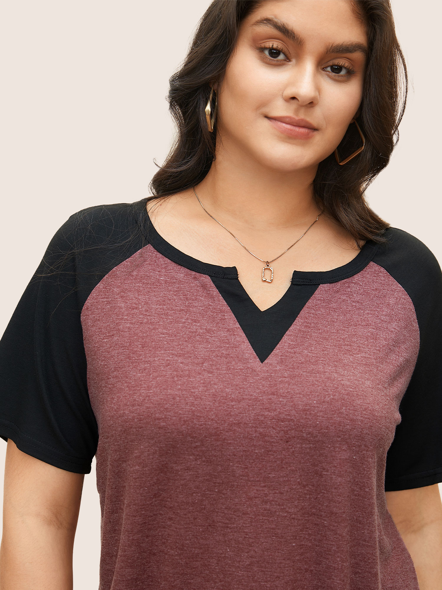 

Plus Size Colorblock Contrast Notched Raglan Sleeve T-shirt Burgundy Women Casual Plain Notched collar Everyday T-shirts BloomChic