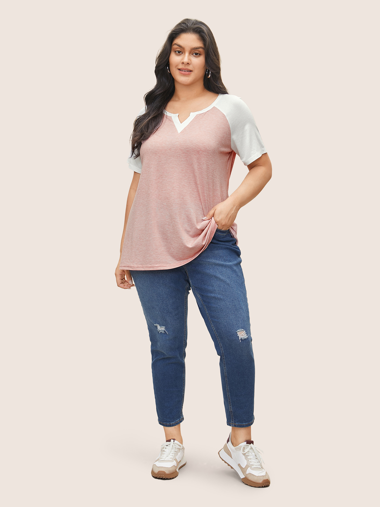 

Plus Size Colorblock Contrast Notched Raglan Sleeve T-shirt Crepe Women Casual Plain Everyday T-shirts BloomChic