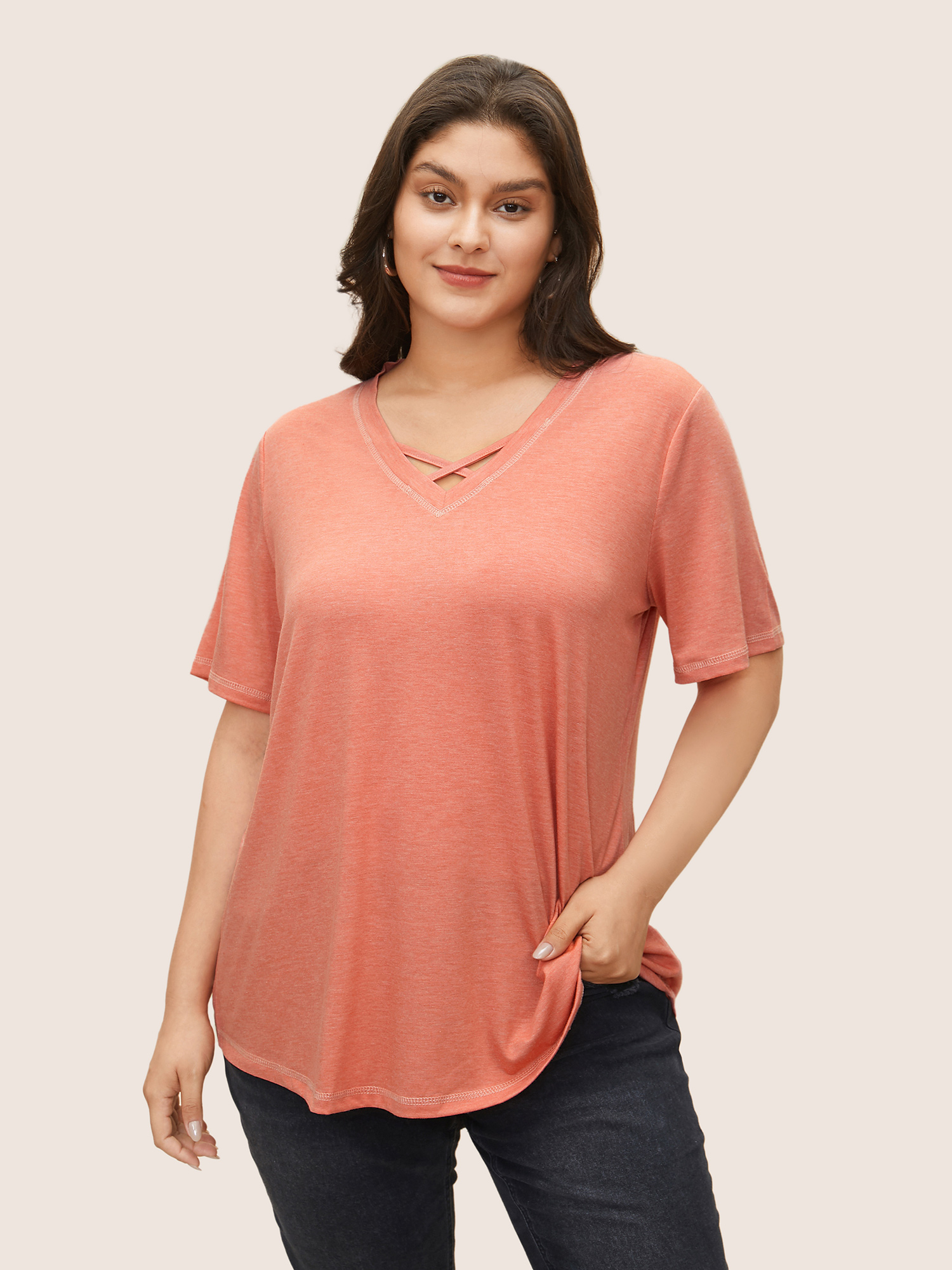 

Plus Size Solid Crisscross Neck Contrast Stitch T-shirt Coral Women Casual Plain V-neck Everyday T-shirts BloomChic