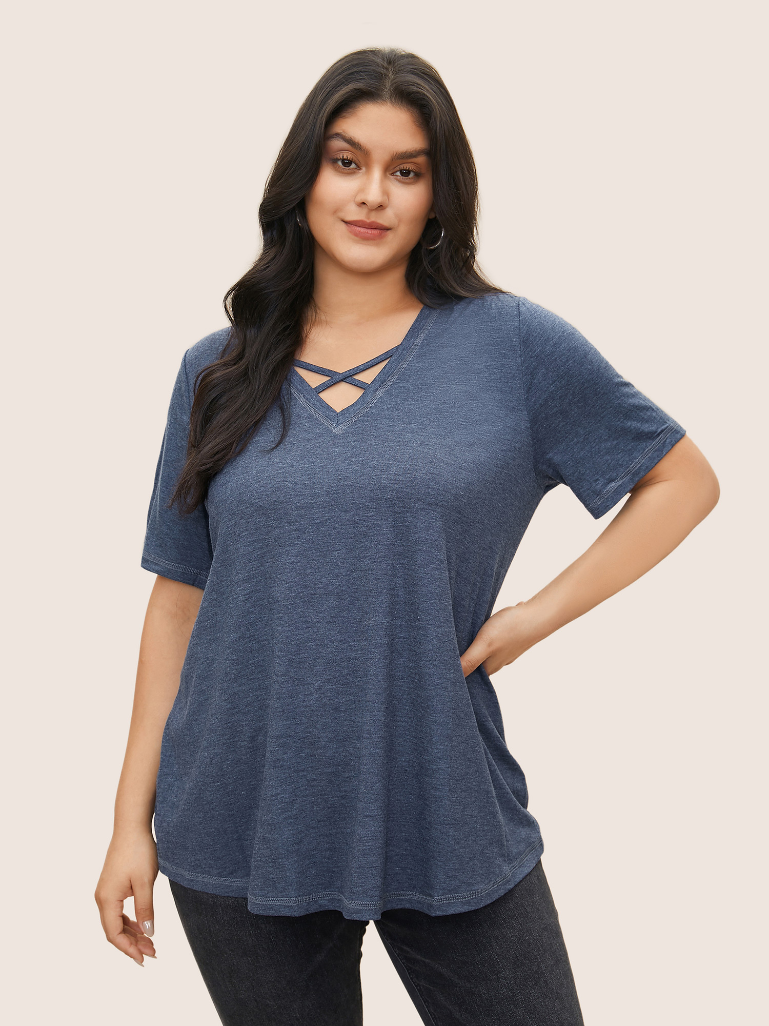 

Plus Size Solid Crisscross Neck Contrast Stitch T-shirt DarkBlue Women Casual Plain V-neck Everyday T-shirts BloomChic