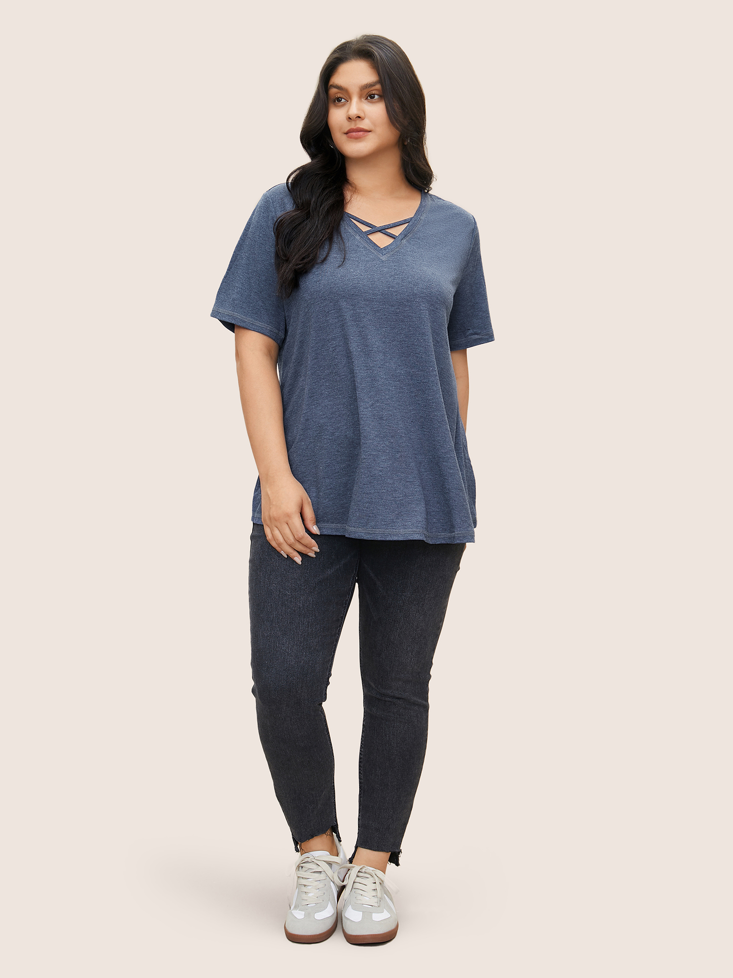 

Plus Size Solid Crisscross Neck Contrast Stitch T-shirt DarkBlue Women Casual Plain V-neck Everyday T-shirts BloomChic