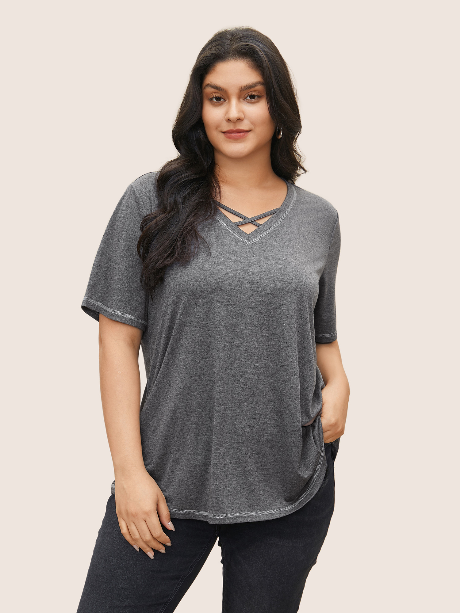 

Plus Size Solid Crisscross Neck Contrast Stitch T-shirt Gray Women Casual Plain V-neck Everyday T-shirts BloomChic