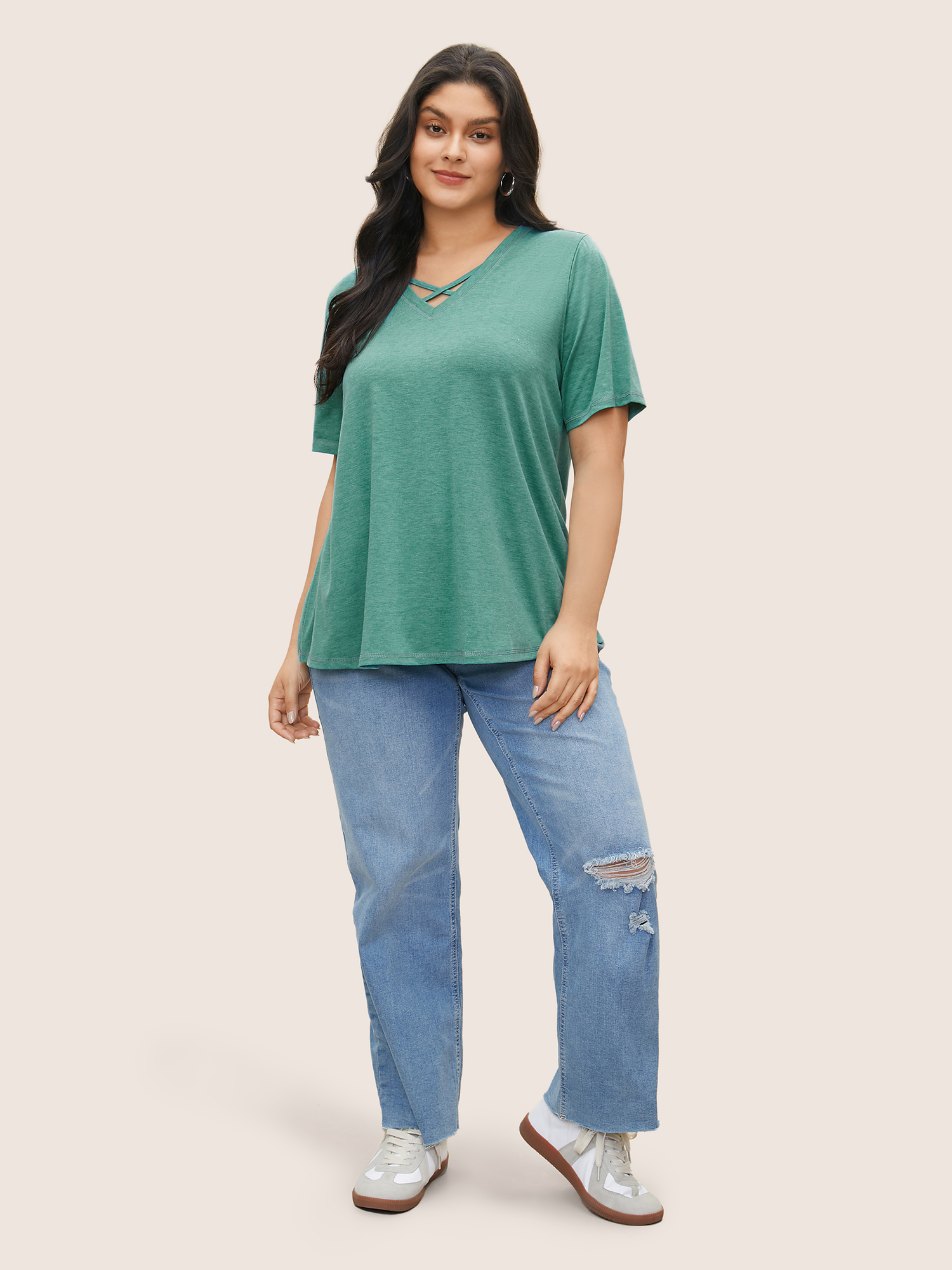 

Plus Size Solid Crisscross Neck Contrast Stitch T-shirt Green Women Casual Plain V-neck Everyday T-shirts BloomChic